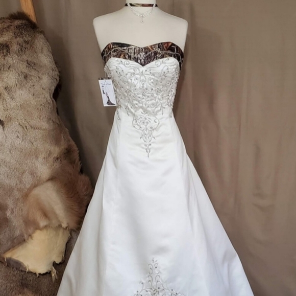Camo Mossy Oak Ivory Wedding Dress size 16 is available for purchase on au  PAY Market - Imported Goods Online Store Co.Ltd. | au PAY Market - Online  Shopping Site